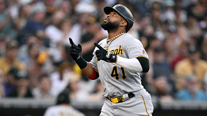 Carlos Santana fue cambiado a los Cerveceros de Milwaukee 