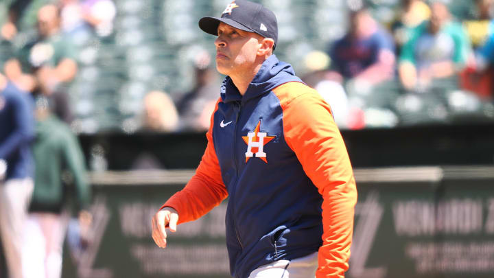 May 25, 2024; Oakland, California, USA; Houston Astros manager Joe Espada (19) replaces the pitcher Oakland Athletics during the sixth inning at Oakland-Alameda County Coliseum.