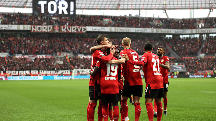 Bayer Leverkusen bejubelt einen Treffer gegen RB Leipzig