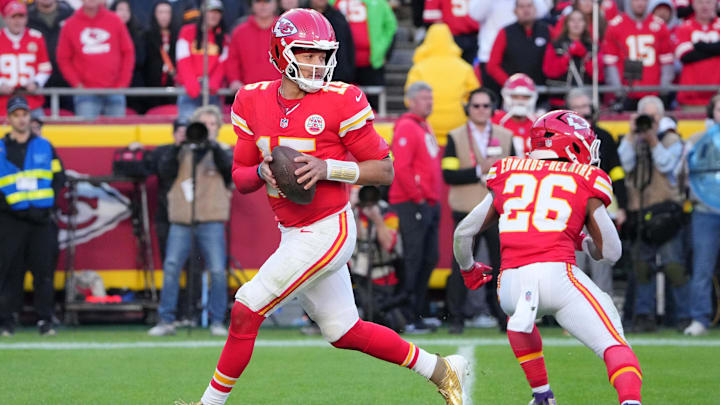 Patrick Mahomes led the Chiefs to a 23–20 win over the Colts.