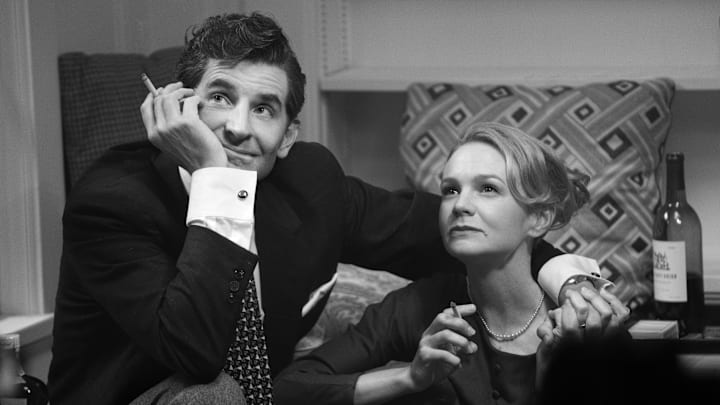 Maestro. (L to R) Bradley Cooper as Leonard Bernstein (Director/Writer/Producer) and Carey Mulligan as Felicia Montealegre in Maestro. Cr. Jason McDonald/Netflix © 2023.