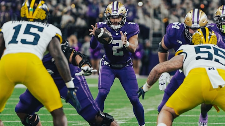 Demond Williams Jr. takes the shotgun snap against Michigan. Demond Williams Jr. takes the shotgun snap against Michigan.