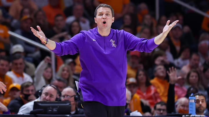 Jan 22, 2022; Knoxville, Tennessee, USA; LSU Tigers head coach Will Wade reacts during the second half against the Tennessee Volunteers at Thompson-Boling Arena. Mandatory Credit: Randy Sartin-Imagn Images