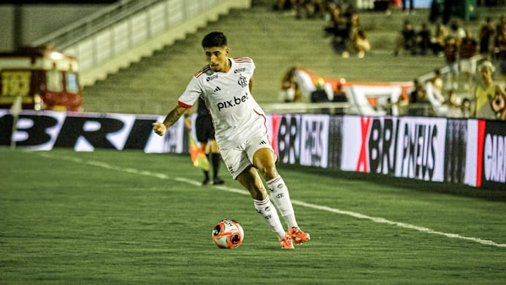 Flamengo segue com time alternativo no Cariocão