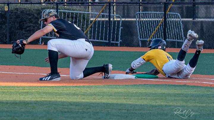 Southern Miss freshman first baseman Gavin Smith during a fall scrimmage. Southern Miss freshman first baseman Gavin Smith during a fall scrimmage.