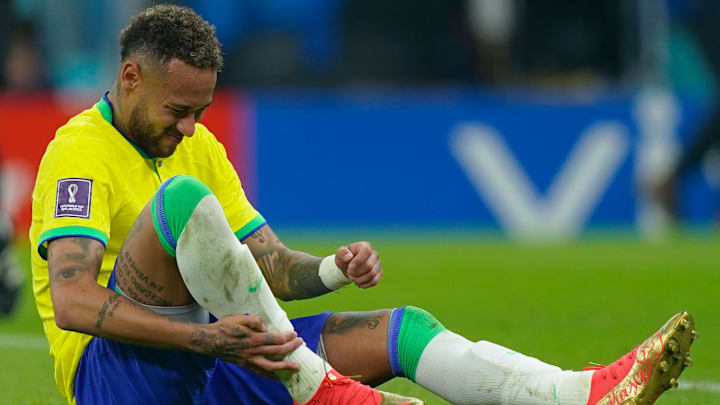 Neymar hat sich gegen Serbien verletzt Neymar hat sich gegen Serbien verletzt
