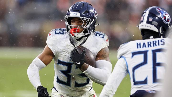 Dec 7, 2025; Cleveland, Ohio, USA; Tennessee Titans linebacker Cedric Gray (33) runs with the ball after recovering a fumble by Cleveland Browns running back Dylan Sampson (not pictured) during the fourth quarter at Huntington Bank Field. Mandatory Credit: Scott Galvin-Imagn Images Dec 7, 2025; Cleveland, Ohio, USA; Tennessee Titans linebacker Cedric Gray (33) runs with the ball after recovering a fumble by Cleveland Browns running back Dylan Sampson (not pictured) during the fourth quarter at Huntington Bank Field. Mandatory Credit: Scott Galvin-Imagn Images