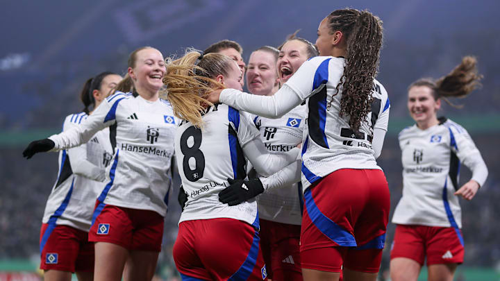 Die HSV-Frauen bejubeln den Einzug ins DFB-Pokal Halbfinale