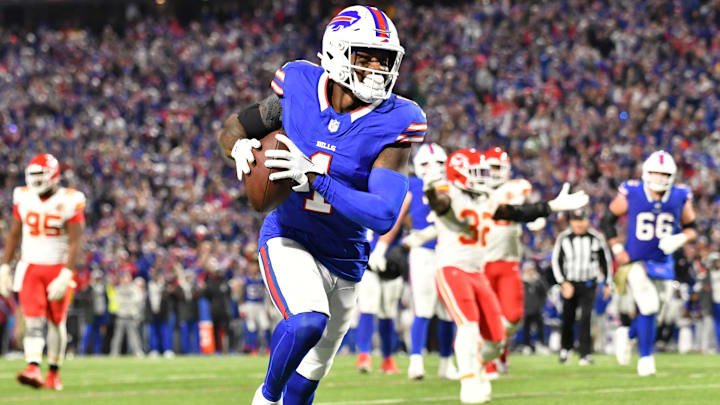 Buffalo Bills wide receiver Curtis Samuel scores a touchdown in the fourth quarter against the Kansas City Chiefs.