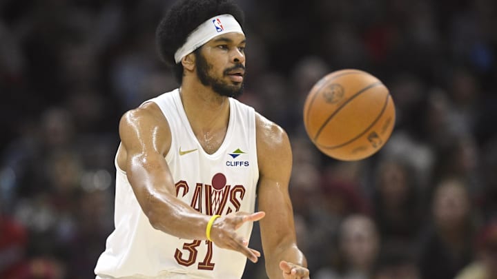 Nov 27, 2024; Cleveland, Ohio, USA; Cleveland Cavaliers center Jarrett Allen (31) passes in the first quarter against the Atlanta Hawks at Rocket Mortgage FieldHouse. Mandatory Credit: David Richard-Imagn Images Nov 27, 2024; Cleveland, Ohio, USA; Cleveland Cavaliers center Jarrett Allen (31) passes in the first quarter against the Atlanta Hawks at Rocket Mortgage FieldHouse. Mandatory Credit: David Richard-Imagn Images