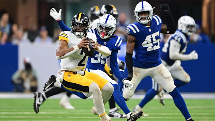 Sep 29, 2024; Indianapolis, Indiana, USA; Pittsburgh Steelers quarterback Justin Fields (2) turns to avoid Indianapolis Colts cornerback Chris Lammons (35) and linebacker E.J. Speed (45) during the second half at Lucas Oil Stadium. Mandatory Credit: Marc Lebryk-Imagn Images Sep 29, 2024; Indianapolis, Indiana, USA; Pittsburgh Steelers quarterback Justin Fields (2) turns to avoid Indianapolis Colts cornerback Chris Lammons (35) and linebacker E.J. Speed (45) during the second half at Lucas Oil Stadium. Mandatory Credit: Marc Lebryk-Imagn Images