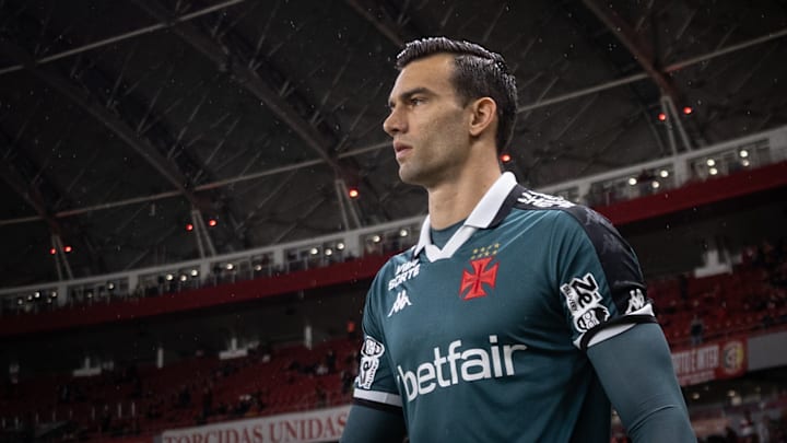 Léo Jardim renovou com o Vasco até 2030