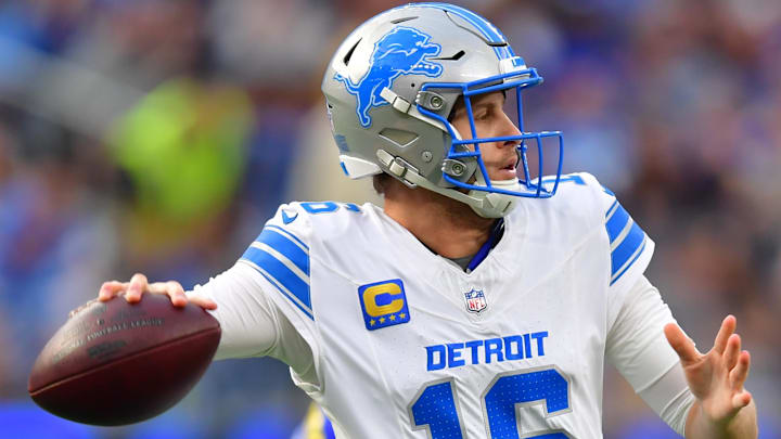 Detroit Lions quarterback Jared Goff (16) throws a pass during the second quarter against the Los Angeles Rams 
