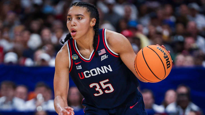 UConn Huskies guard Azzi Fudd (35) brings the ball down the court during the second half against the South Carolina Gamecocks Sunday, April 6, 2025 in Tampa.