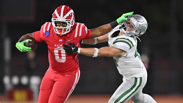 Jordon Davison and Mater Dei take on De La Salle in the 2024 CIF Open Division state championship game.