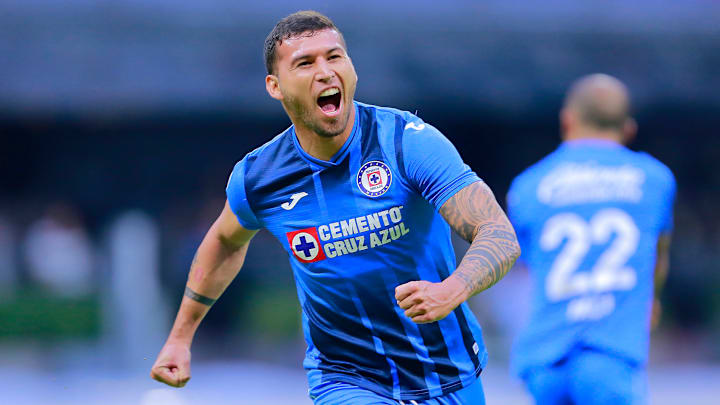 Tras un pleito con el técnico argentino Martín Anselmi, el defensor paraguayo Juan Escobar ha sido dado de baja por Cruz Azul y ya le están buscando acomodo.