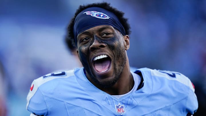 Tennessee Titans linebacker Arden Key (49)