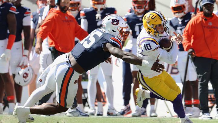 Oct 24, 2026; Auburn, Alabama, USA; Auburn Tigers edge Da'shawn Womack (15) attempts to tackle LSU Tigers quarterback Sam Leavitt (10) during the third quarter at Jordan-Hare Stadium. Mandatory Credit: John Reed-Imagn Images Oct 24, 2026; Auburn, Alabama, USA; Auburn Tigers edge Da'shawn Womack (15) attempts to tackle LSU Tigers quarterback Sam Leavitt (10) during the third quarter at Jordan-Hare Stadium. Mandatory Credit: John Reed-Imagn Images
