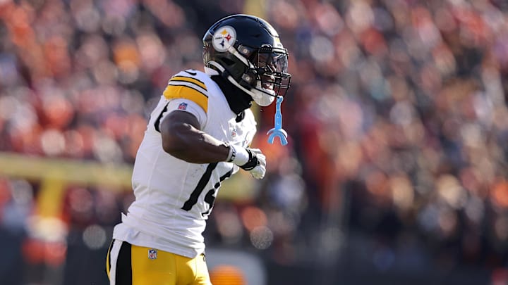 Dec 1, 2024; Cincinnati, Ohio, USA; Pittsburgh Steelers wide receiver George Pickens (14) reacts to a penalty called against him for unsportsmanlike conduct during the second quarter against the Cincinnati Bengals at Paycor Stadium. Mandatory Credit: Joseph Maiorana-Imagn Images Dec 1, 2024; Cincinnati, Ohio, USA; Pittsburgh Steelers wide receiver George Pickens (14) reacts to a penalty called against him for unsportsmanlike conduct during the second quarter against the Cincinnati Bengals at Paycor Stadium. Mandatory Credit: Joseph Maiorana-Imagn Images