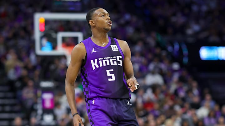 Jan 1, 2025; Sacramento, California, USA; Sacramento Kings guard De'Aaron Fox (5) reacts after scoring a basket during the fourth quarter against the Philadelphia 76ers at Golden 1 Center. Mandatory Credit: Sergio Estrada-Imagn Images