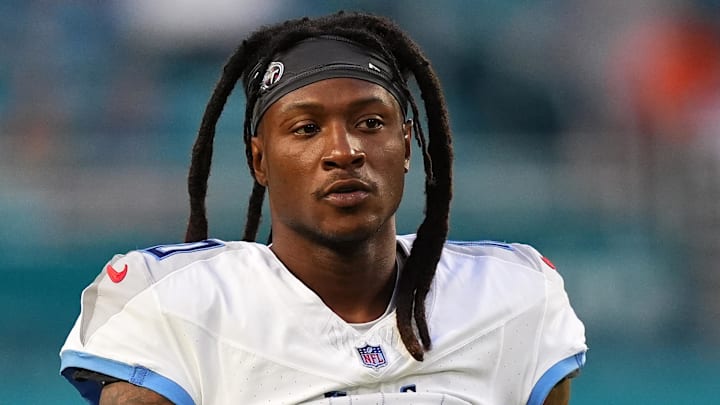 Tennessee Titans wide receiver DeAndre Hopkins (10) warms up prior to the game against the Miami Dolphins Tennessee Titans wide receiver DeAndre Hopkins (10) warms up prior to the game against the Miami Dolphins