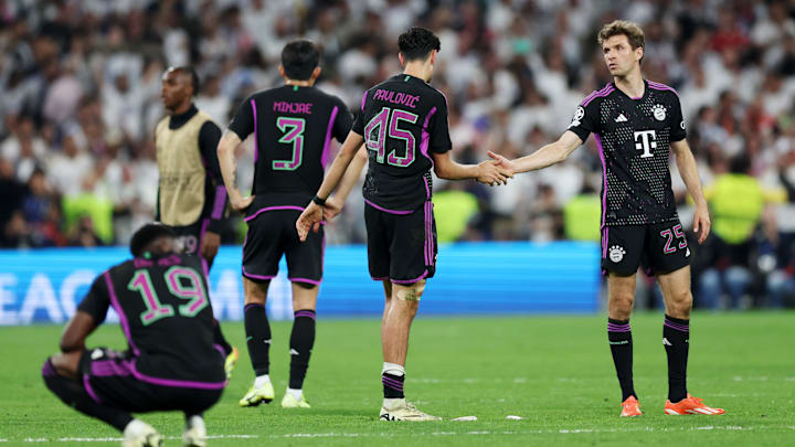 Dejected Bayern Munich players after crashing out of the UCL to Real Madrid.
