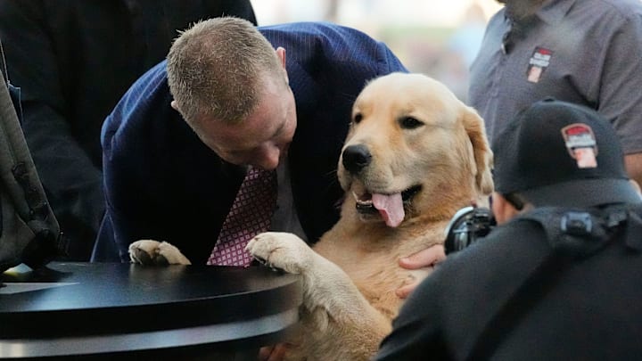 Oct. 4, 2025; Tuscaloosa, Alabama, USA; Kirk Herbstreit gives some love to his dog, Peter, during ESPN’s College GameDay on location on the Quad at the University of Alabama. Oct. 4, 2025; Tuscaloosa, Alabama, USA; Kirk Herbstreit gives some love to his dog, Peter, during ESPN’s College GameDay on location on the Quad at the University of Alabama.