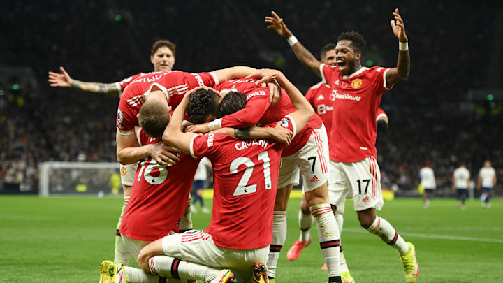 La joie immense des Mancuniens après le but d'Edinson Cavani. La joie immense des Mancuniens après le but d'Edinson Cavani.