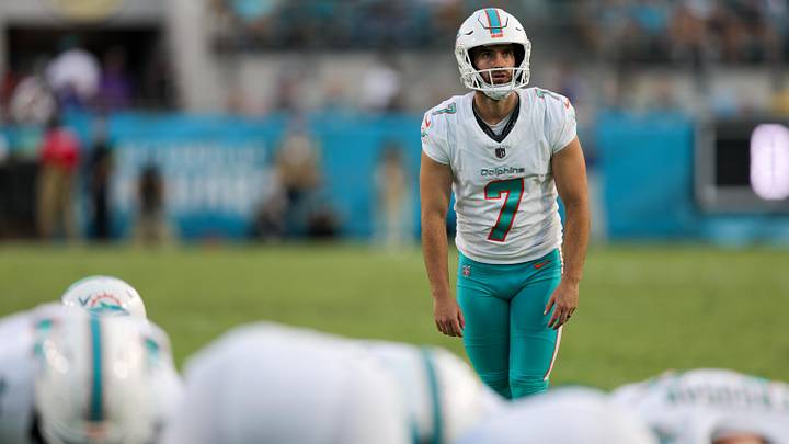 Miami Dolphins place kicker Jason Sanders (7) attempts a field goal against the Jacksonville Jaguars in the first quarter at EverBank Stadium. Miami Dolphins place kicker Jason Sanders (7) attempts a field goal against the Jacksonville Jaguars in the first quarter at EverBank Stadium.