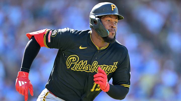 Aug 22, 2026; Los Angeles, California, USA; Pittsburgh Pirates center fielder Oneil Cruz (15) runs to first on an RBI single in the first inning against the Los Angeles Dodgers at Dodger Stadium. Mandatory Credit: Jayne Kamin-Oncea-Imagn Images Aug 22, 2026; Los Angeles, California, USA; Pittsburgh Pirates center fielder Oneil Cruz (15) runs to first on an RBI single in the first inning against the Los Angeles Dodgers at Dodger Stadium. Mandatory Credit: Jayne Kamin-Oncea-Imagn Images