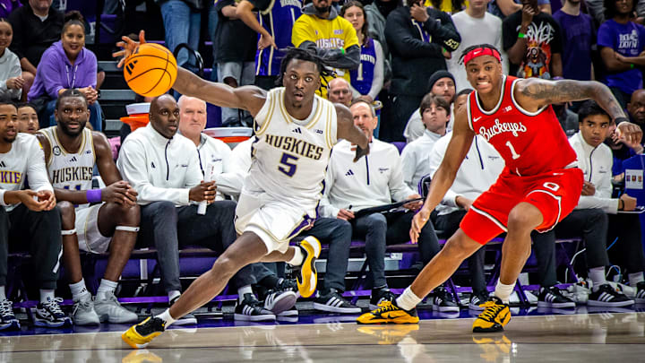Zoom Diallo turns the corner on Ohio State's Amare Bynum.