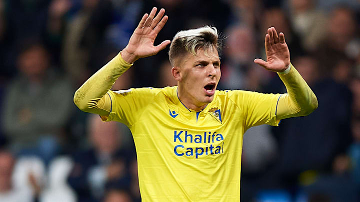 Bravos de Juárez está buscando los servicios del centrocampista español Iván Alejo, del Cádiz de España.