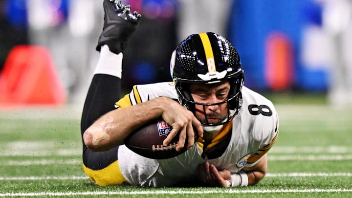 Aaron Rodgers is re-signing with the Steelers ahead of their OTA program. Aaron Rodgers is re-signing with the Steelers ahead of their OTA program.