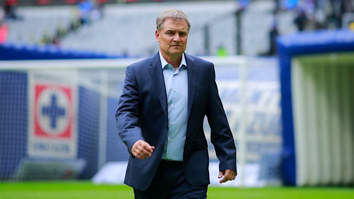 El entrenador Diego Aguirre.