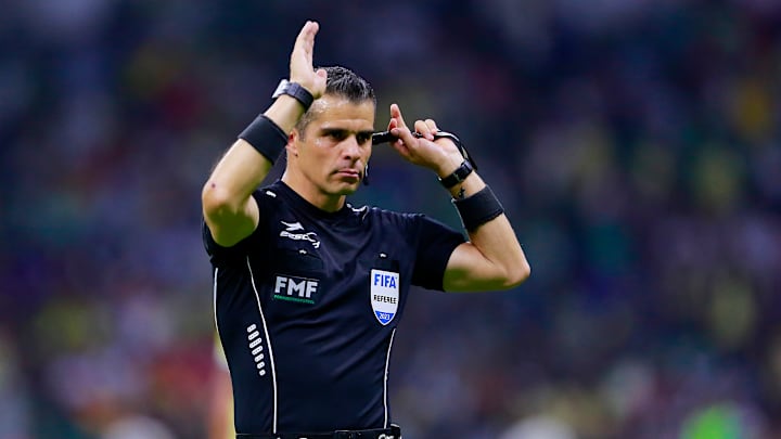 El árbitro Fernando Hernández.