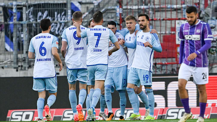 Schalke bejubelt den klaren Sieg gegen Osnabrück