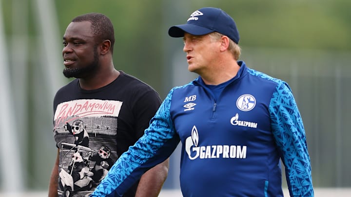 Mike Büskens mit Gerald Asamoah