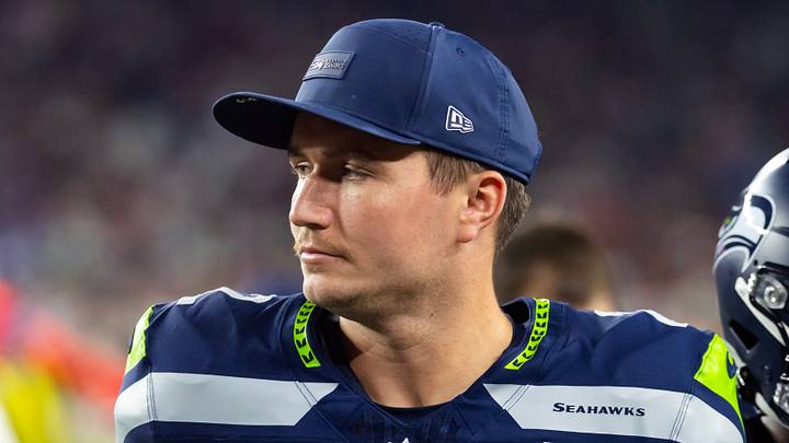 Sep 25, 2025; Glendale, Arizona, USA; Seattle Seahawks quarterback Drew Lock (2) against the Arizona Cardinals at State Farm Stadium. Mandatory Credit: Mark J. Rebilas-Imagn Images Sep 25, 2025; Glendale, Arizona, USA; Seattle Seahawks quarterback Drew Lock (2) against the Arizona Cardinals at State Farm Stadium. Mandatory Credit: Mark J. Rebilas-Imagn Images