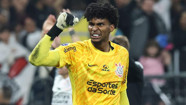 Hugo Souza é um dos principais destaques do Corinthians em 2024