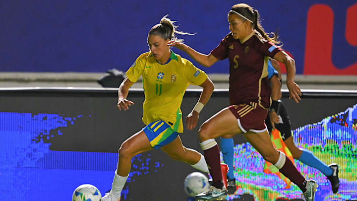 Gio foi a melhor em campo na estreia dura contra a Venezuela Gio foi a melhor em campo na estreia dura contra a Venezuela
