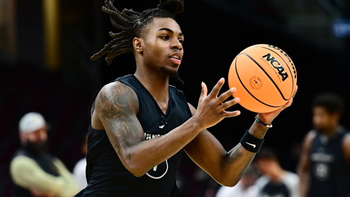 Mar 20, 2025; Cleveland, OH, USA; Vanderbilt Commodores guard Jason Edwards (1) catches a pass during practice at Rocket Arena. Mandatory Credit: Ken Blaze-Imagn Images
Mar 20, 2025; Cleveland, OH, USA; Vanderbilt Commodores guard Jason Edwards (1) catches a pass during practice at Rocket Arena. Mandatory Credit: Ken Blaze-Imagn Images