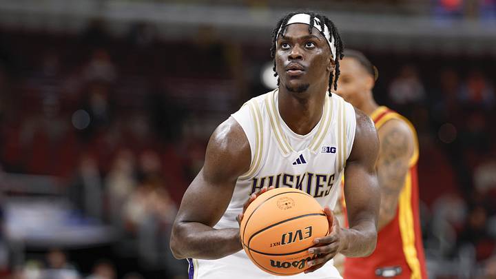 Mar 11, 2026; Chicago, IL, USA; Washington Huskies guard Zoom Diallo (5) shoots a free throw against the Southern California Trojans during the overtime at United Center. Mandatory Credit: Kamil Krzaczynski-Imagn Images Mar 11, 2026; Chicago, IL, USA; Washington Huskies guard Zoom Diallo (5) shoots a free throw against the Southern California Trojans during the overtime at United Center. Mandatory Credit: Kamil Krzaczynski-Imagn Images