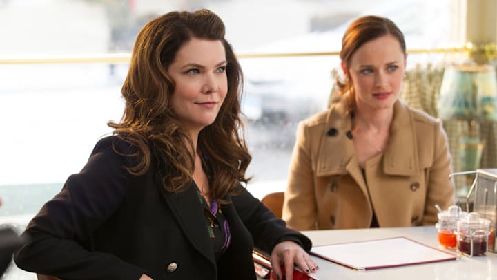 Lauren Graham and Alexis Bledel in GILMORE GIRLS: A YEAR IN THE LIFE - Netflix