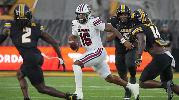 South Carolina Gamecocks quarterback LaNorris Sellers (16) 