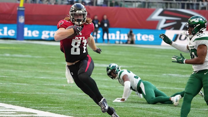 Oct 10, 2021; London, England, United Kingdom; Atlanta Falcons tight end Hayden Hurst (81) carries the ball against the New York Jets in the second half during an NFL International Series game at Tottenham Hotspur Stadium. The Falcons defeated the Jets 27-20. Mandatory Credit: Kirby Lee-Imagn Images
