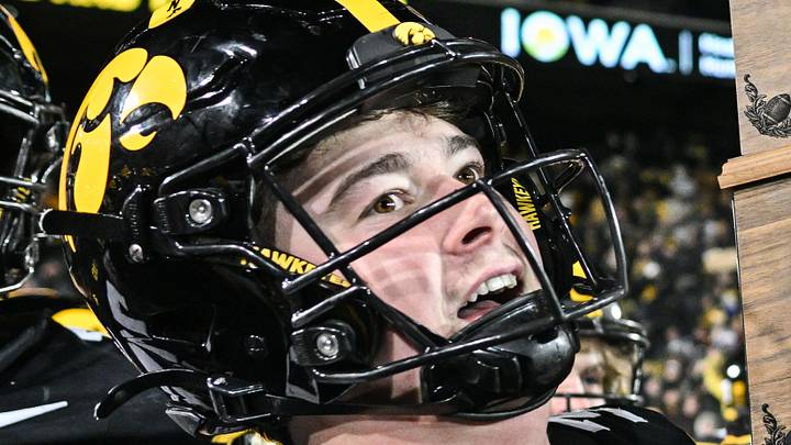 Iowa Hawkeyes long snapper Luke Elkin