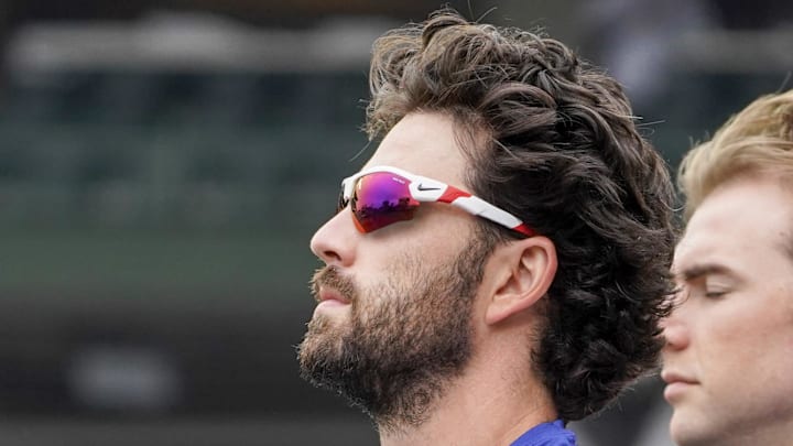Chicago Cubs shortstop Dansby Swanson (7) stands for the national anthem