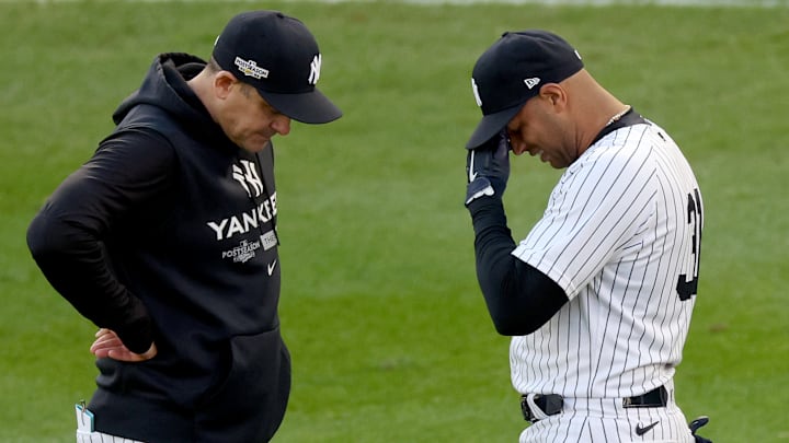Aaron Boone y Aaron Hicks están en la mira de los aficionados de Yankees 