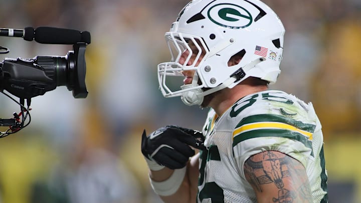Green Bay Packers tight end Tucker Kraft (85) talks to the camera after scoring a touchdown during the second half against the Pittsburgh Steelers at Acrisure Stadium in Pittsburgh, PA on October 26, 2025.