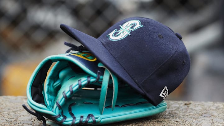 May 12, 2018; Detroit, MI, USA; Hat and glove of Seattle Mariners center fielder Dee Gordon (9) sits in dugout during the third inning against the Detroit Tigers at Comerica Park. Mandatory Credit: Rick Osentoski-Imagn Images May 12, 2018; Detroit, MI, USA; Hat and glove of Seattle Mariners center fielder Dee Gordon (9) sits in dugout during the third inning against the Detroit Tigers at Comerica Park. Mandatory Credit: Rick Osentoski-Imagn Images